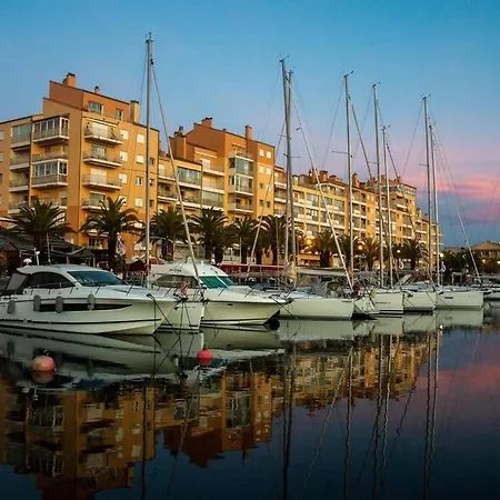 Climatise Avec Wifi Au Calme Sur Le Port. *