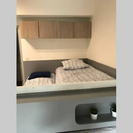 Climatise Avec Wifi Au Calme Sur Le Port.