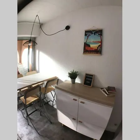 Climatise Avec Wifi Au Calme Sur Le Port.