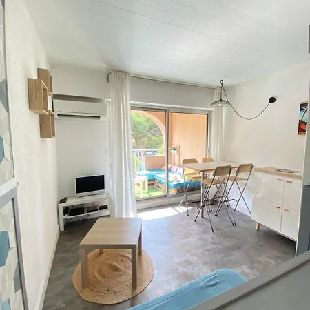 Climatise Avec Wifi Au Calme Sur Le Port. * Hyères