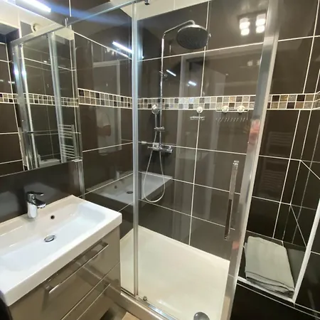 Climatise Avec Wifi Au Calme Sur Le Port. Hyères