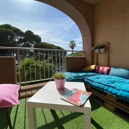 Climatise Avec Wifi Au Calme Sur Le Port. * Hyères