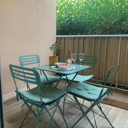 Climatise Avec Wifi Au Calme Sur Le Port.