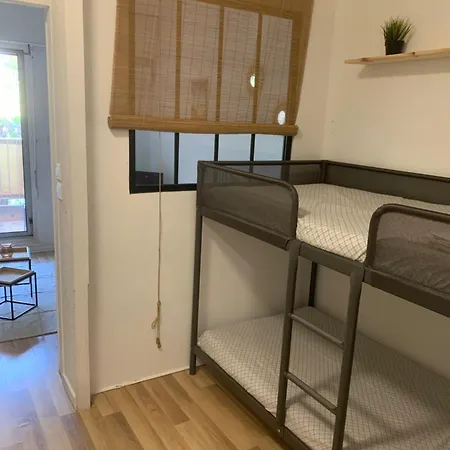 Apartman Climatise Avec Wifi Au Calme Sur Le Port. Hyères