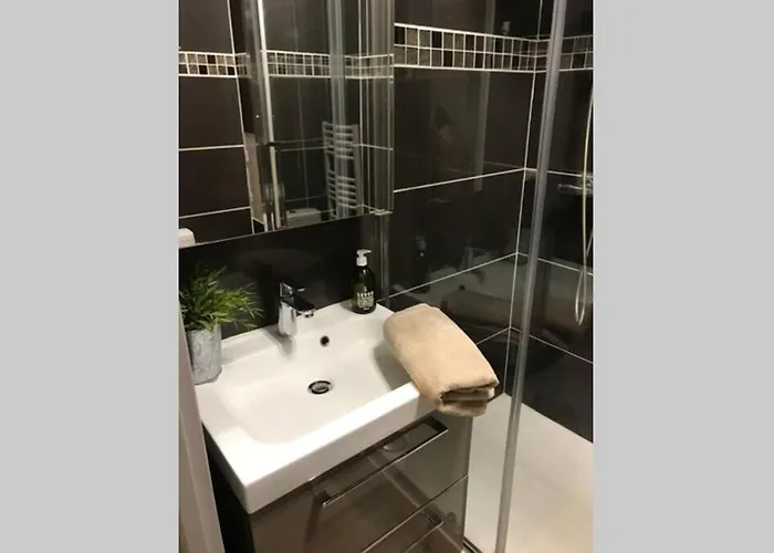 Climatise Avec Wifi Au Calme Sur Le Port. * Hyères