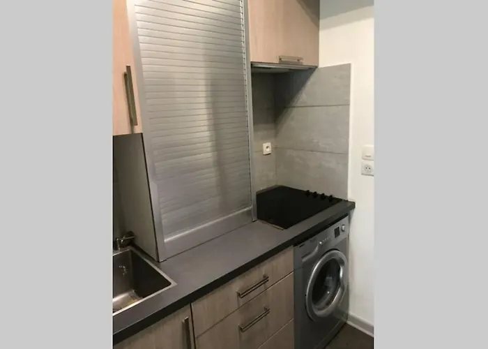 Apartman Climatise Avec Wifi Au Calme Sur Le Port. Hyères