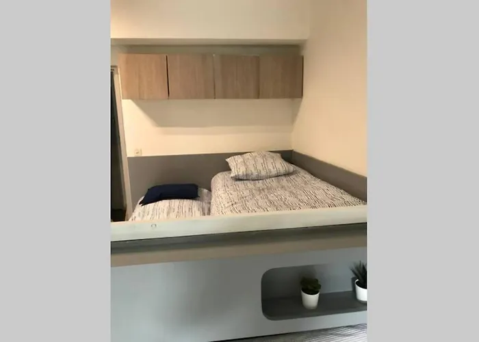 Climatise Avec Wifi Au Calme Sur Le Port.