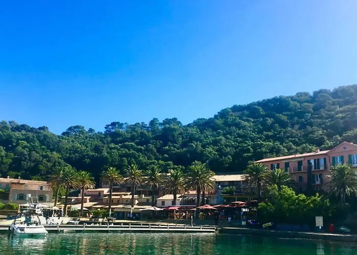 Climatise Avec Wifi Au Calme Sur Le Port. *