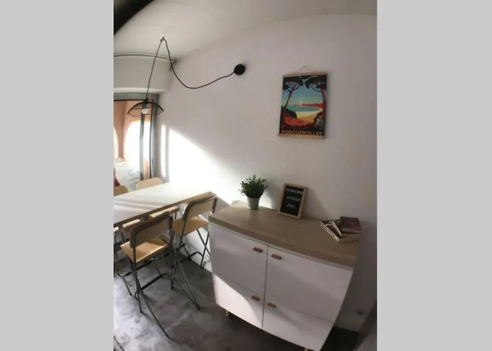 Climatise Avec Wifi Au Calme Sur Le Port.