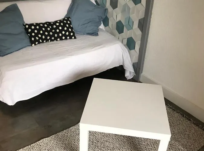 Climatise Avec Wifi Au Calme Sur Le Port. *