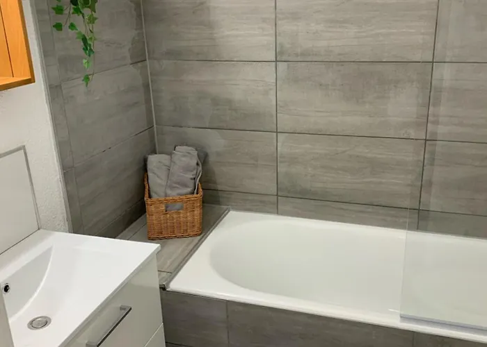 Apartman Climatise Avec Wifi Au Calme Sur Le Port. *