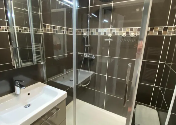 Climatise Avec Wifi Au Calme Sur Le Port. Hyères