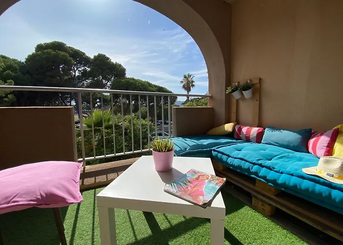 Climatise Avec Wifi Au Calme Sur Le Port. * Hyères