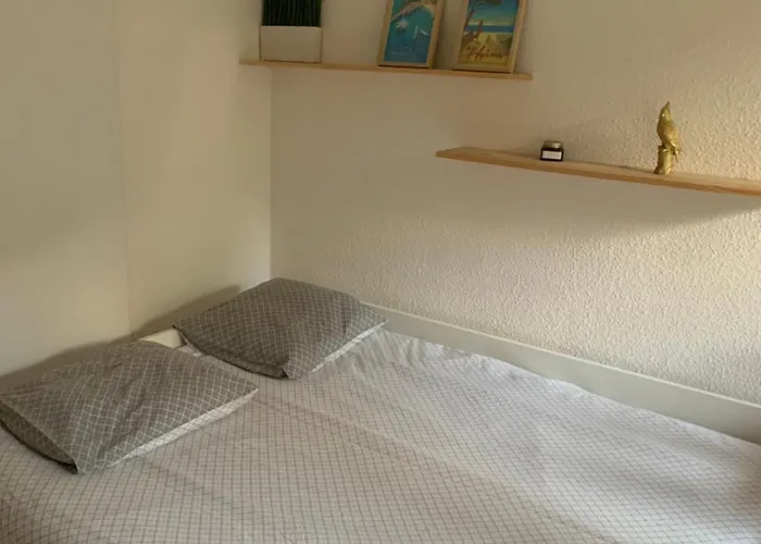 Climatise Avec Wifi Au Calme Sur Le Port. * Hyères